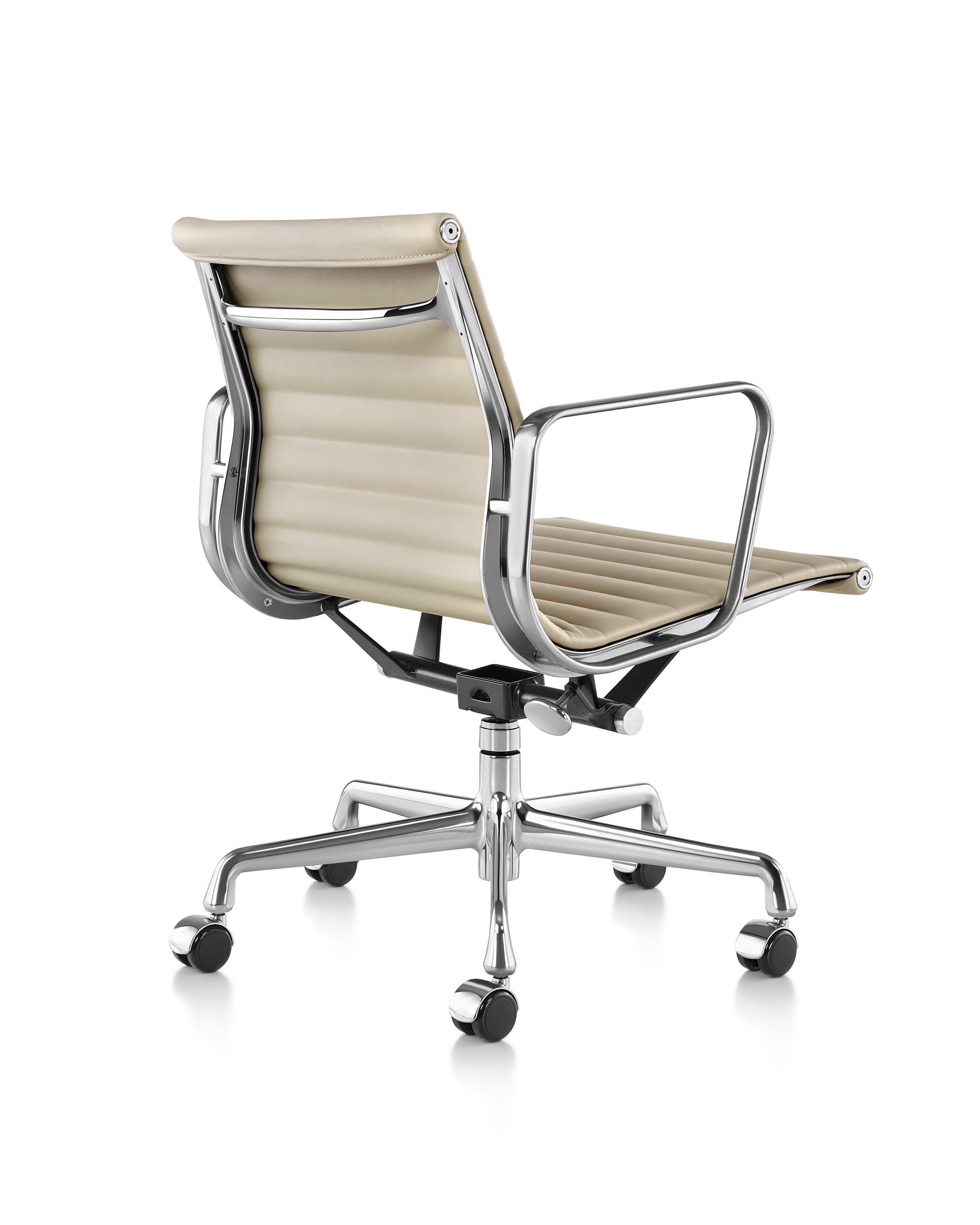 办公椅|现代真皮中班椅|办公家具|设计师家具|伊姆斯中班椅